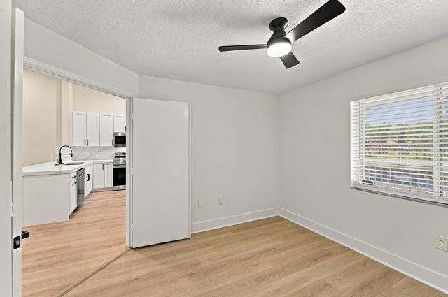 5876 REGAL GLEN Drive 201, Boynton Beach, FL 33437
