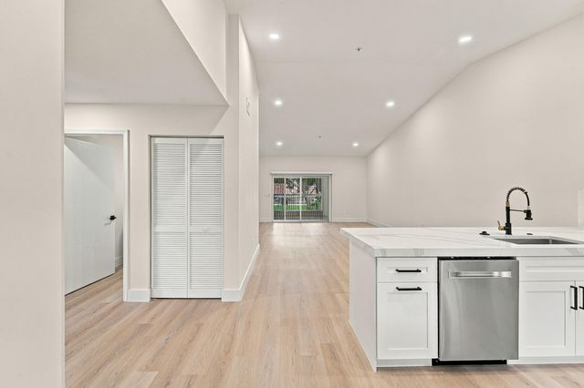 5876 REGAL GLEN Drive 201, Boynton Beach, FL 33437