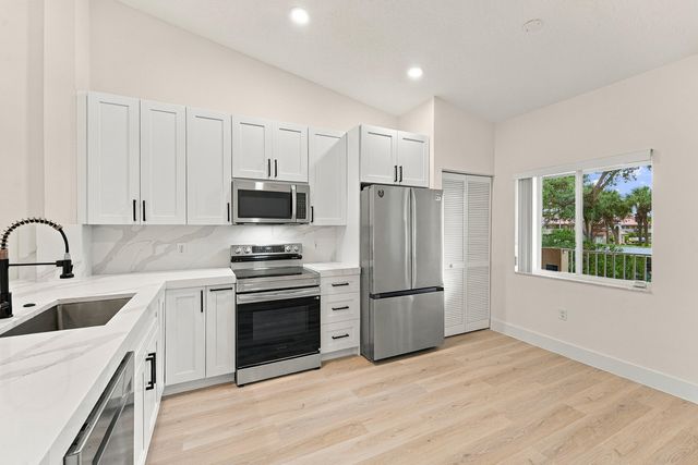 5876 REGAL GLEN Drive 201, Boynton Beach, FL 33437