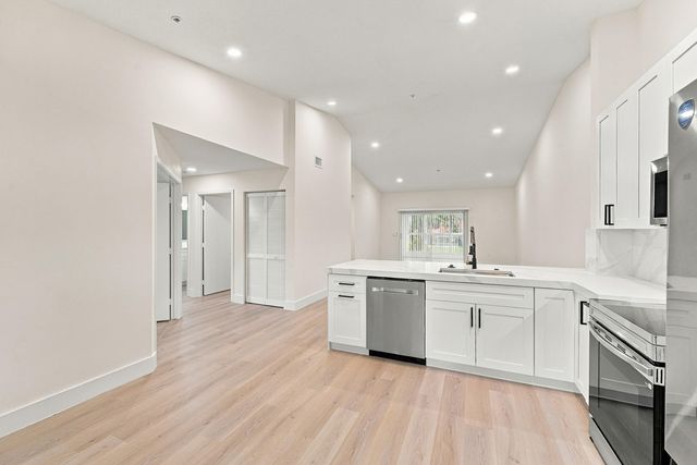 5876 REGAL GLEN Drive 201, Boynton Beach, FL 33437