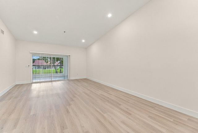 5876 REGAL GLEN Drive 201, Boynton Beach, FL 33437