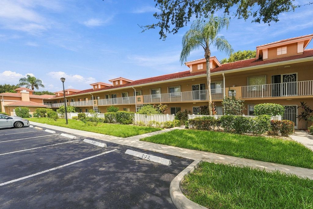 5876 REGAL GLEN Drive 201, Boynton Beach, FL 33437