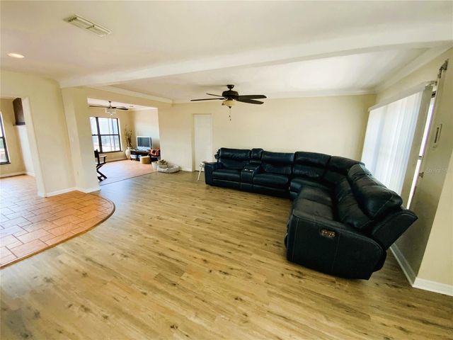 5944 51ST AVENUE N, Kenneth City, FL 33709