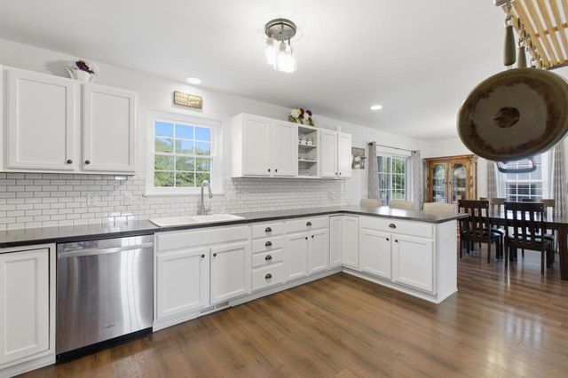 1009 Virgin Lake Drive, Stoughton, WI 53589