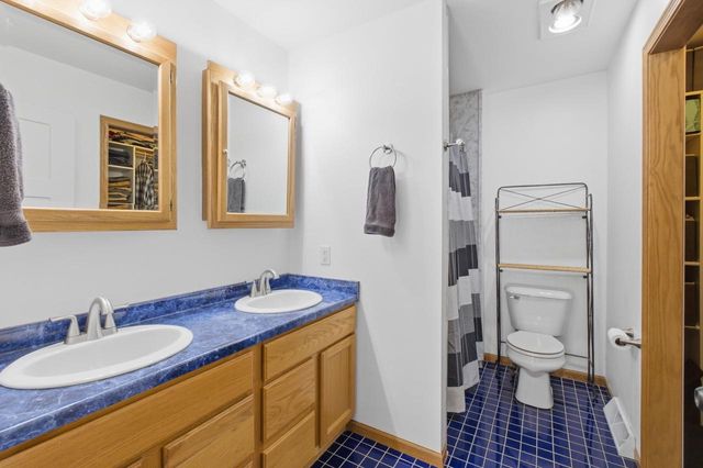 1009 Virgin Lake Drive, Stoughton, WI 53589