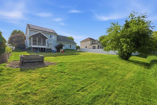1009 Virgin Lake Drive, Stoughton, WI 53589