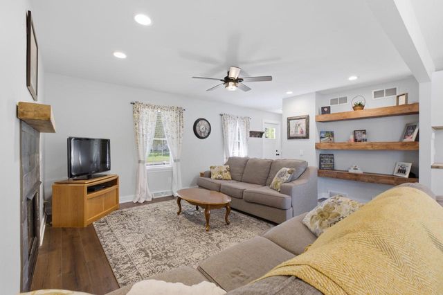1009 Virgin Lake Drive, Stoughton, WI 53589