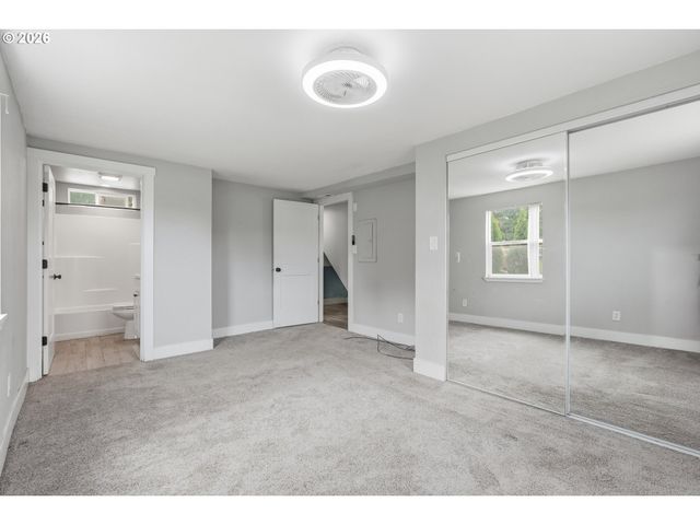 17673 S HATTAN Rd, Oregon City, OR 97045