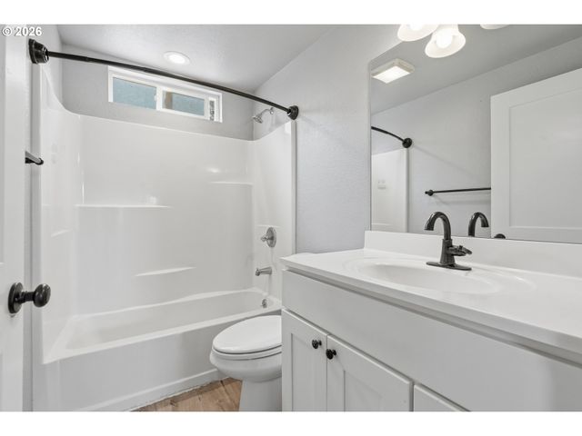 17673 S HATTAN Rd, Oregon City, OR 97045