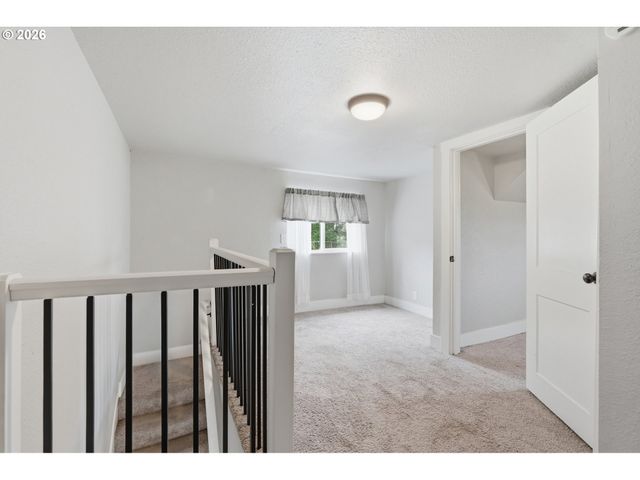 17673 S HATTAN Rd, Oregon City, OR 97045