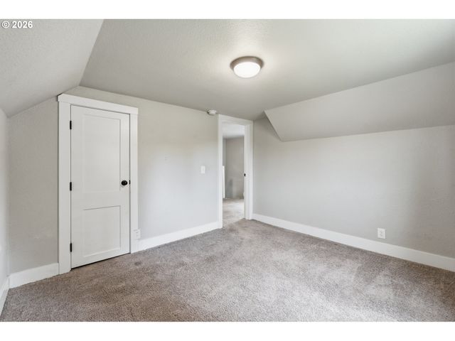 17673 S HATTAN Rd, Oregon City, OR 97045