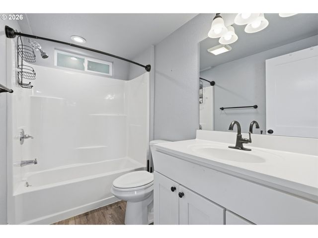 17673 S HATTAN Rd, Oregon City, OR 97045