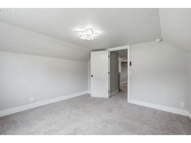 17673 S HATTAN Rd, Oregon City, OR 97045