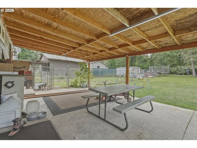 17673 S HATTAN Rd, Oregon City, OR 97045