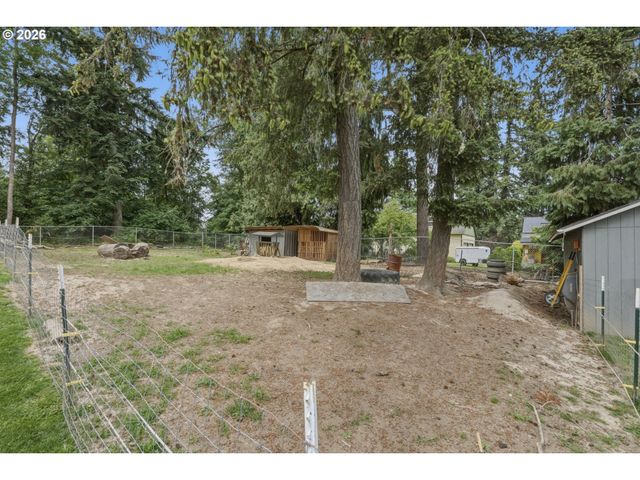 17673 S HATTAN Rd, Oregon City, OR 97045