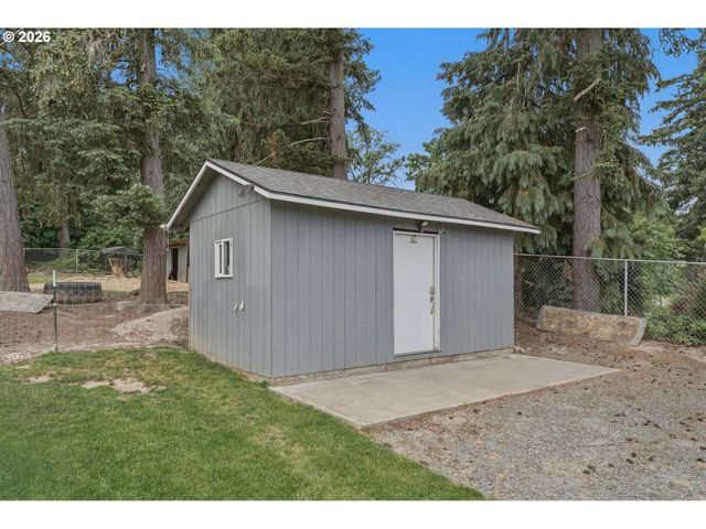 17673 S HATTAN Rd, Oregon City, OR 97045