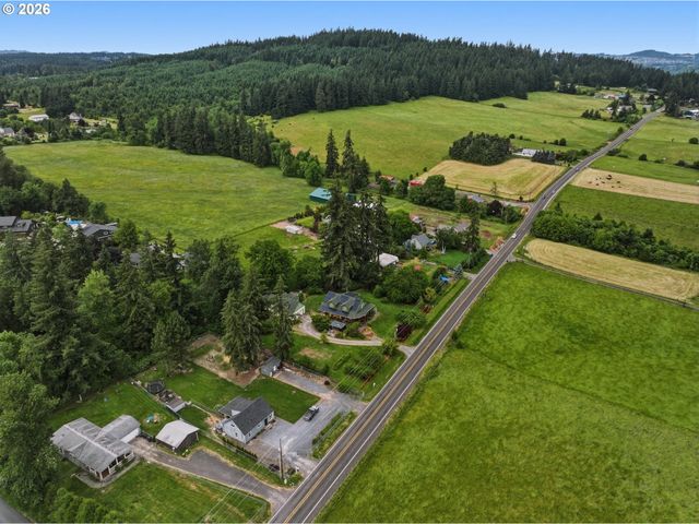 17673 S HATTAN Rd, Oregon City, OR 97045