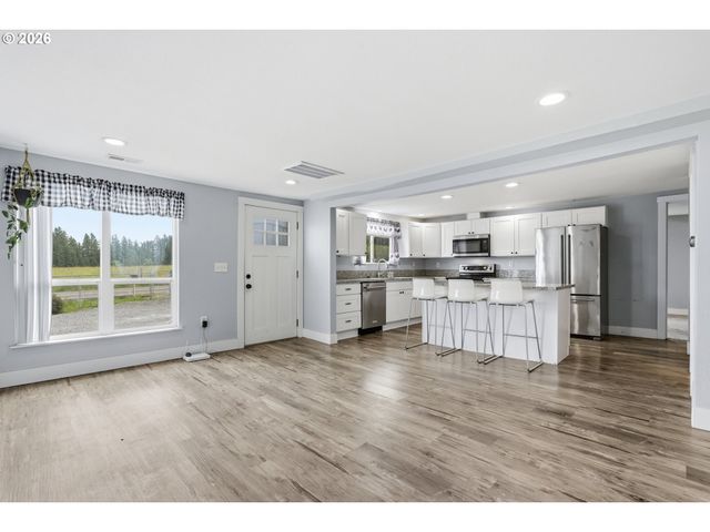 17673 S HATTAN Rd, Oregon City, OR 97045