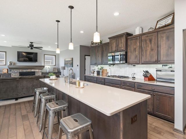 17986 Equinox Avenue, Lakeville, MN 55044