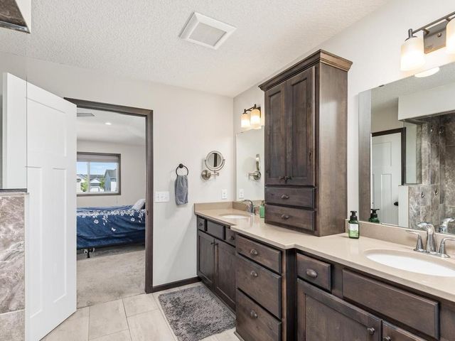 17986 Equinox Avenue, Lakeville, MN 55044