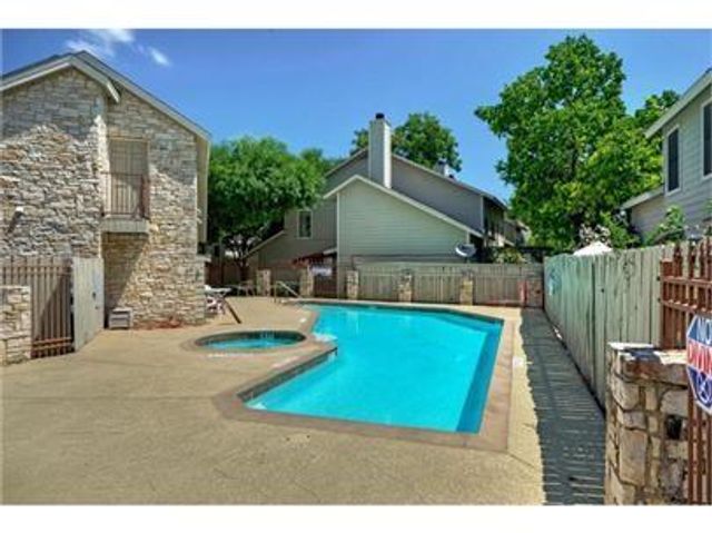 512 Eberhart LN 103, Austin, TX 78745