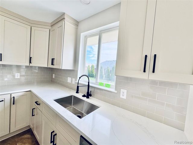 56602 Winding Creek Drive, Macomb, MI 48042