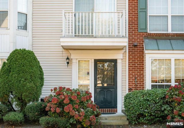 22 Redwood Street, Jersey City, NJ 07305