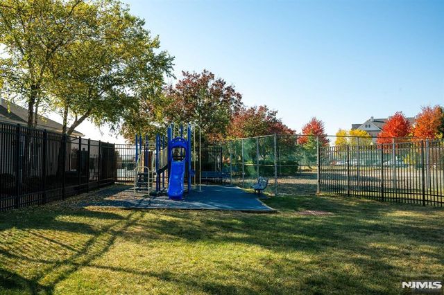 22 Redwood Street, Jersey City, NJ 07305