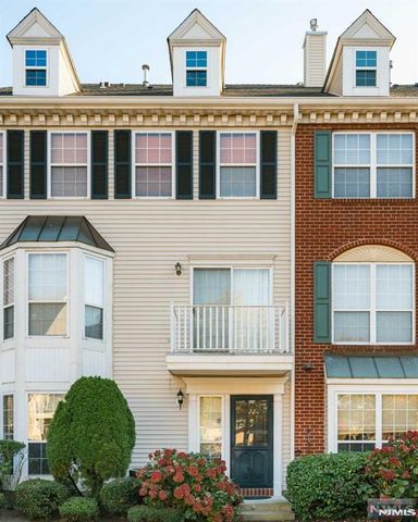 22 Redwood Street, Jersey City, NJ 07305