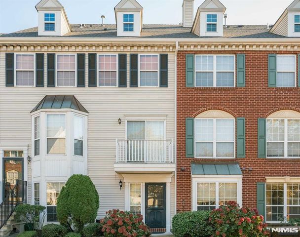 22 Redwood Street, Jersey City, NJ 07305