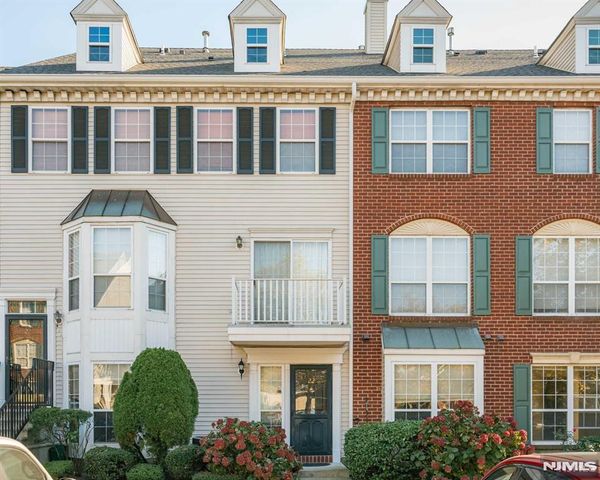 22 Redwood Street, Jersey City, NJ 07305
