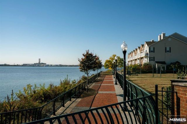 22 Redwood Street, Jersey City, NJ 07305