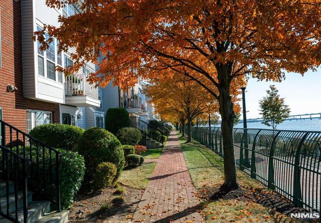 22 Redwood Street, Jersey City, NJ 07305