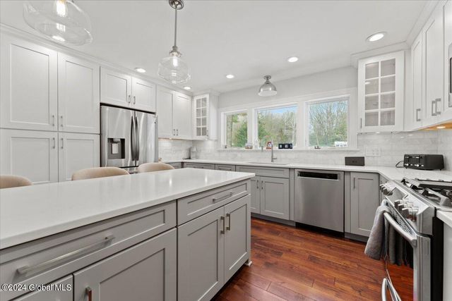 1 Foxhound Run, Saratoga Springs, NY 12866