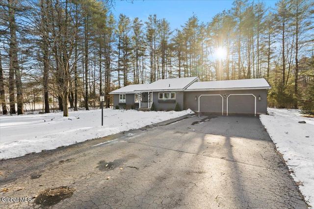 1 Foxhound Run, Saratoga Springs, NY 12866