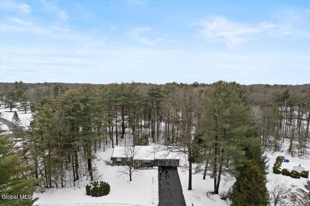 1 Foxhound Run, Saratoga Springs, NY 12866