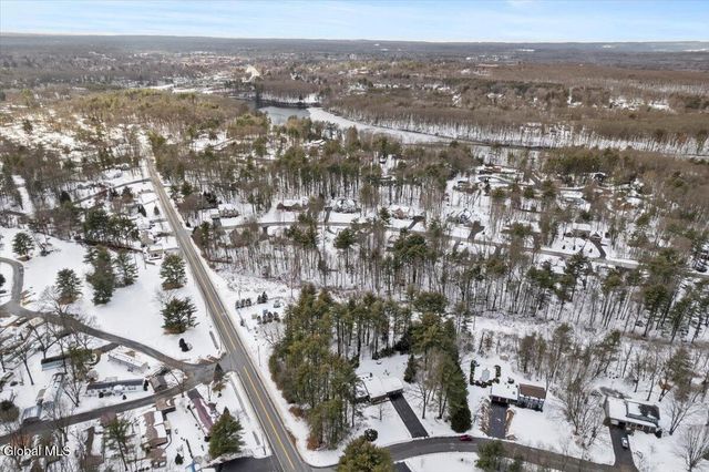 1 Foxhound Run, Saratoga Springs, NY 12866