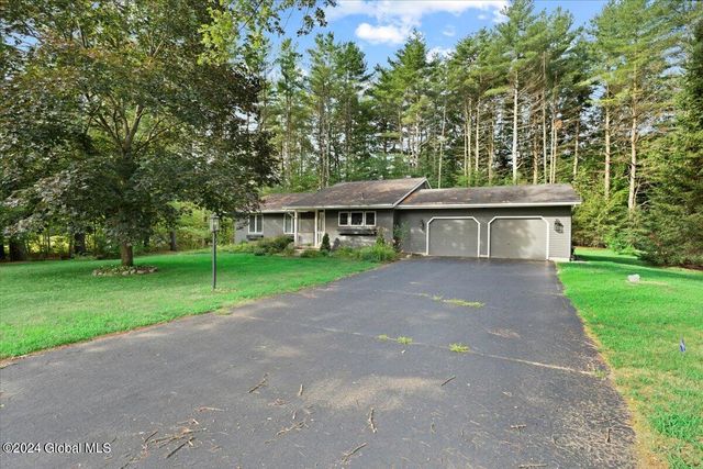 1 Foxhound Run, Saratoga Springs, NY 12866