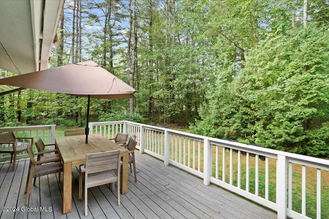 1 Foxhound Run, Saratoga Springs, NY 12866
