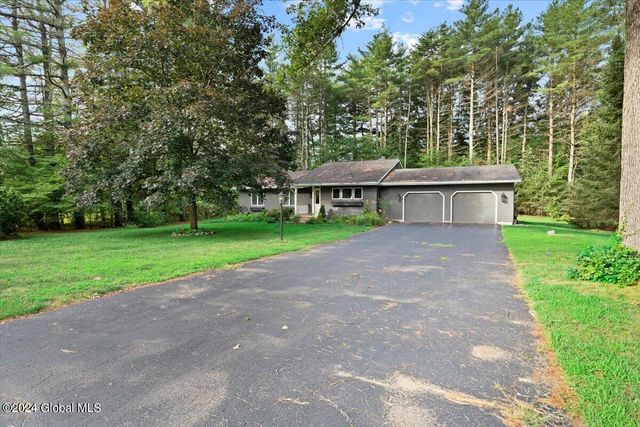 1 Foxhound Run, Saratoga Springs, NY 12866
