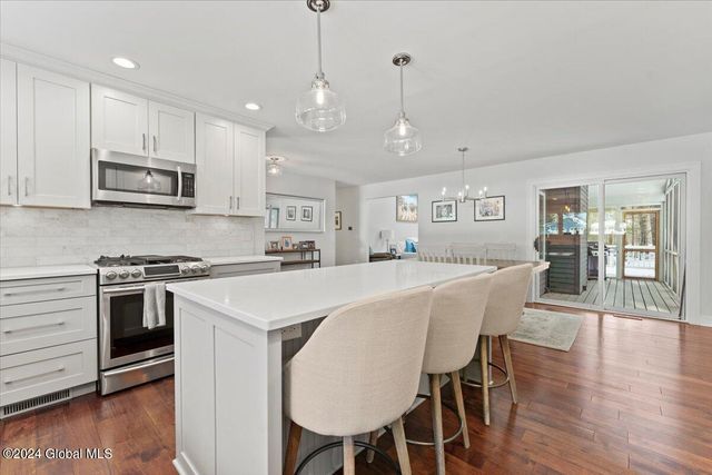 1 Foxhound Run, Saratoga Springs, NY 12866