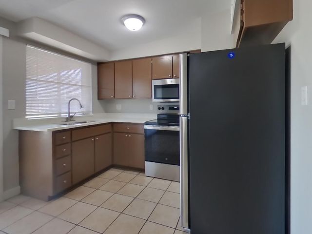 2932 W Caribbean Lane, Phoenix, AZ 85053