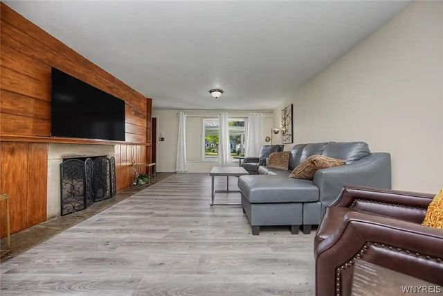 9326 Rivershore Drive, Niagara Falls, NY 14304