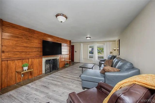 9326 Rivershore Drive, Niagara Falls, NY 14304