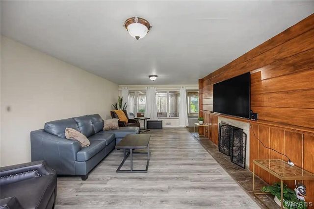 9326 Rivershore Drive, Niagara Falls, NY 14304
