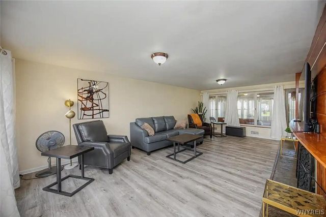 9326 Rivershore Drive, Niagara Falls, NY 14304