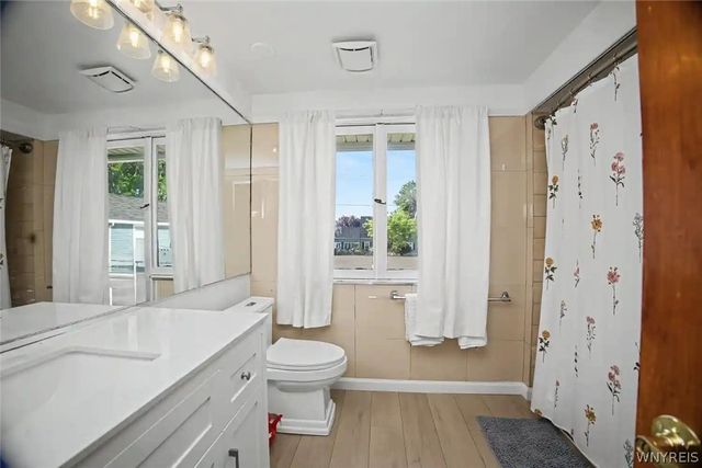9326 Rivershore Drive, Niagara Falls, NY 14304