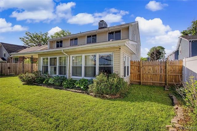 9326 Rivershore Drive, Niagara Falls, NY 14304