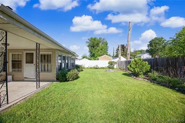 9326 Rivershore Drive, Niagara Falls, NY 14304