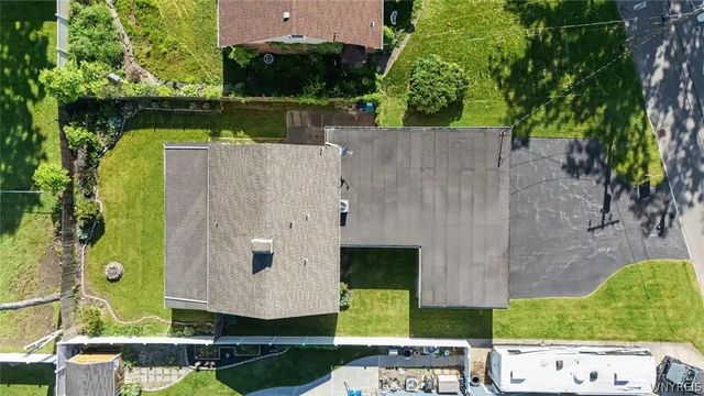 9326 Rivershore Drive, Niagara Falls, NY 14304